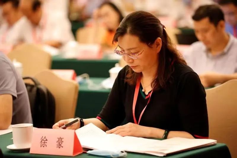 竞技宝集团规划发展中心总监徐豪荣获“新乡市五一巾帼焦芈”